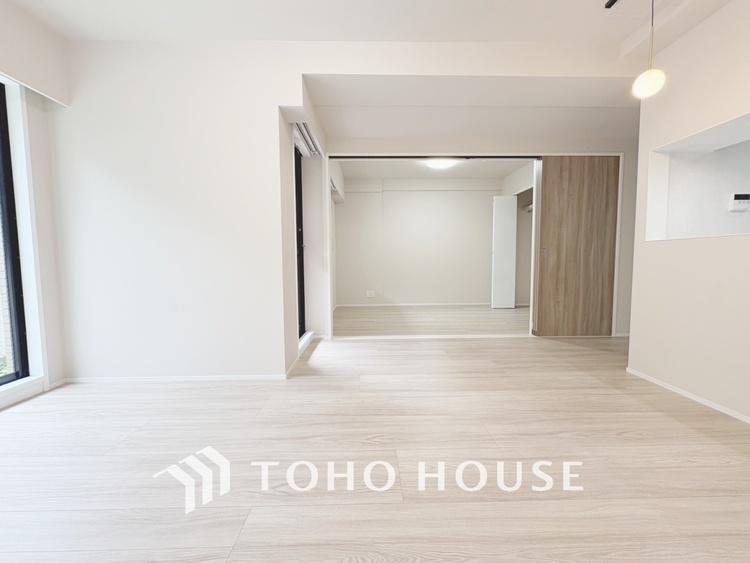 内装 【LIVING】◆扉を◆開くとこの景色。家族の”おかえり”の声が聞こえてきそう。