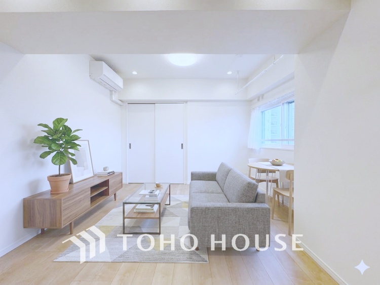 内装 【LIVING】◆煌びやか◆愛おしい家族との団欒の時間をより一層幸せなものに感じさせる煌びやかなLDK。輝かしい毎日が待っています。※この画像の家具の配置には、CGによる加工を施しております。