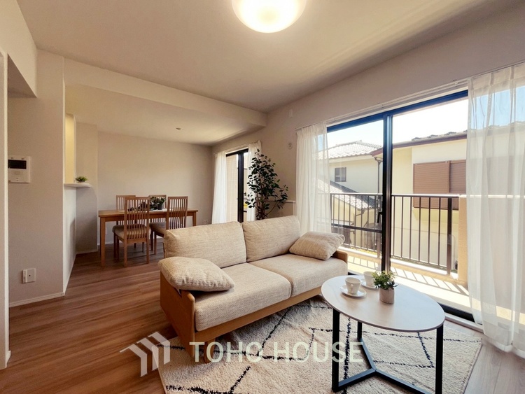 内装 【LIVING】◆煌びやか◆愛おしい家族との団欒の時間をより一層幸せなものに感じさせる煌びやかなLDK。輝かしい毎日が待っています。