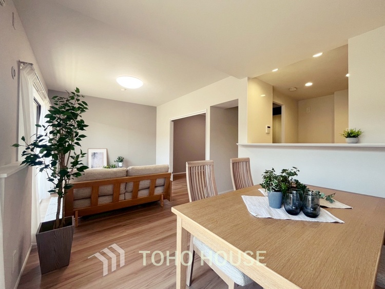 内装 【LIVING】◆住む喜び、楽しさ、感動◆を君と共有したい。いつまでもずっと家族を見渡せるこの広い空間で。