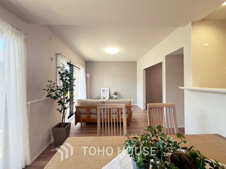 内装 【LIVING】◆Sunshine◆光が燦々と入り、いるだけで気持ちいい。「開放的でゆとりあるお部屋です。」