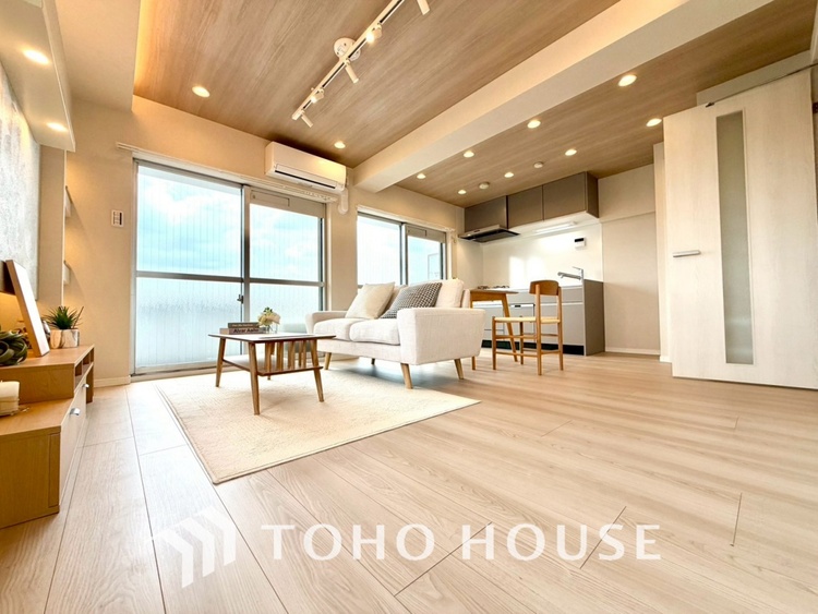 内装 【LIVING】◆陽光◆が差し込む。この開放的なLDKに家族の笑顔が集う。家族が一緒に過ごす空間は明るく、そして居心地よく。