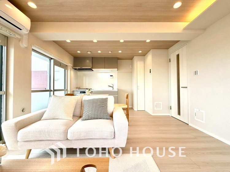 内装 【LIVING】◆扉を◆開くとこの景色。家族の”おかえり”の声が聞こえてきそう。