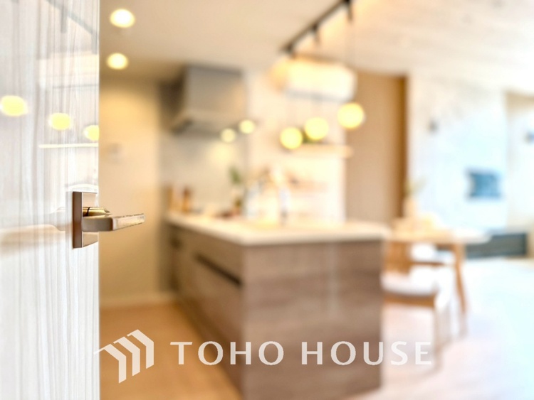 内装 【LIVING】◆煌びやか◆愛おしい家族との団欒の時間をより一層幸せなものに感じさせる煌びやかなLDK。輝かしい毎日が待っています。