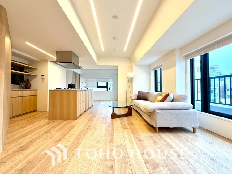 内装 【LIVING】◆煌びやか◆愛おしい家族との団欒の時間をより一層幸せなものに感じさせる煌びやかなLDK。輝かしい毎日が待っています。