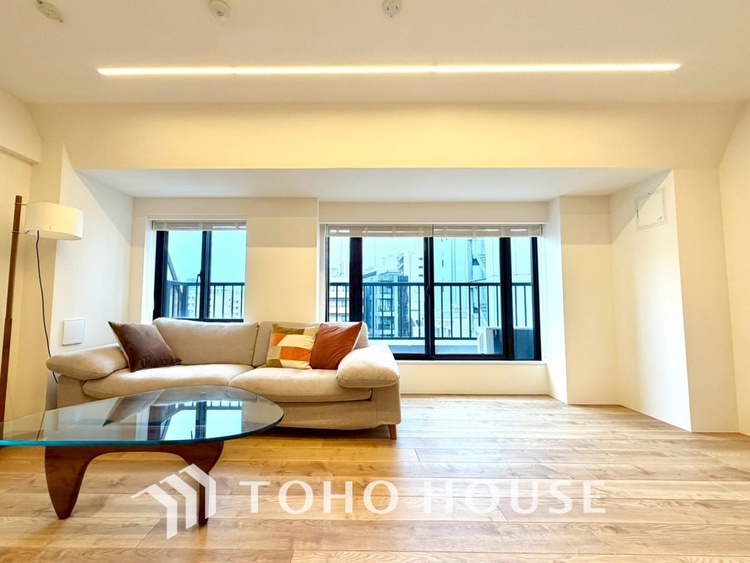 内装 【LIVING】◆陽光◆が差し込む。この開放的なLDKに家族の笑顔が集う。家族が一緒に過ごす空間は明るく、そして居心地よく。