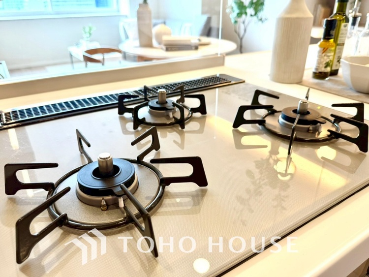 キッチン 【KITCHEN】◆家族のおはよう◆の声を笑顔で迎えてあげられるシステムキッチン。朝ごはんが楽しみでちょっと早起きしたくなるんです。