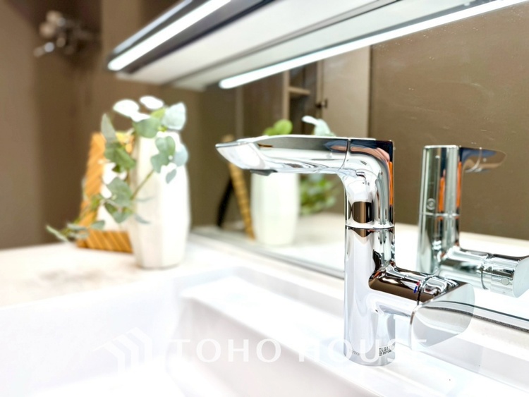 洗面 【WASHROOM】◆快適◆煌びやかな暮らしの中にも忘れたくない快適さ。大きな収納が助けてくれます。