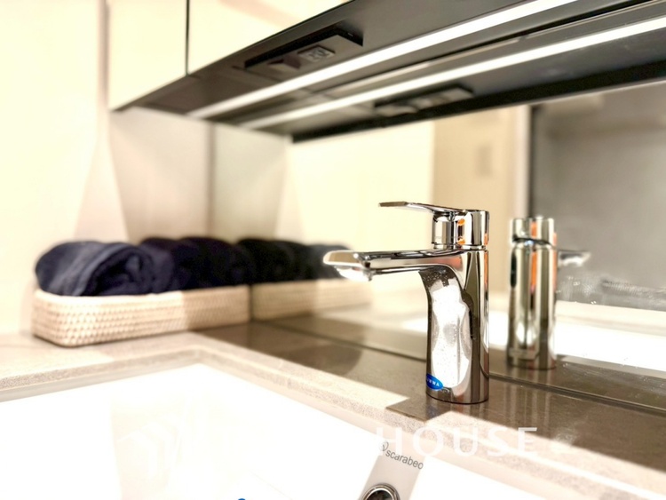 洗面 【WASHROOM】◆快適◆煌びやかな暮らしの中にも忘れたくない快適さ。大きな収納が助けてくれます。