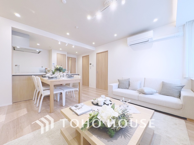 内装 【LIVING】◆扉を◆開くとこの景色。家族の”おかえり”の声が聞こえてきそう。