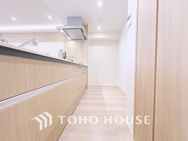 キッチン 【KITCHEN】◆ワクワク◆開放的で機能性も高いシステムキッチン。お子様は毎日のご飯にワクワク！