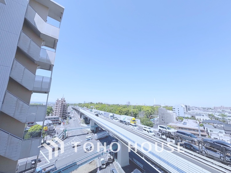 その他 【BALCONY】◆BLUE SKY◆自然の心地よさに包まれる。大開口の外に広がるのは爽やかな青空。