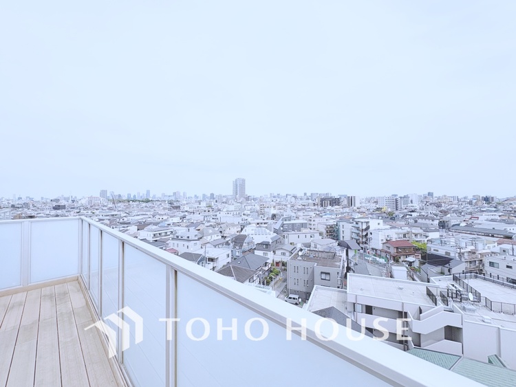 その他 【BALCONY】◆BLUE SKY◆自然の心地よさに包まれる。大開口の外に広がるのは爽やかな青空。