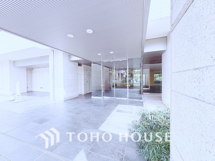 エントランス 【ENTRANCE】◆家族◆家で家族と過ごす時間は限られている。帰りを待つ家族の元へと急ぐときの弾む思い。そんな思いを引き立てる邸宅。