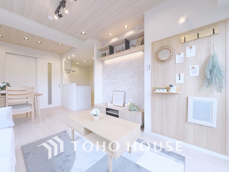 内装 【LIVING】◆煌びやか◆愛おしい家族との団欒の時間をより一層幸せなものに感じさせる煌びやかなLDK。輝かしい毎日が待っています。