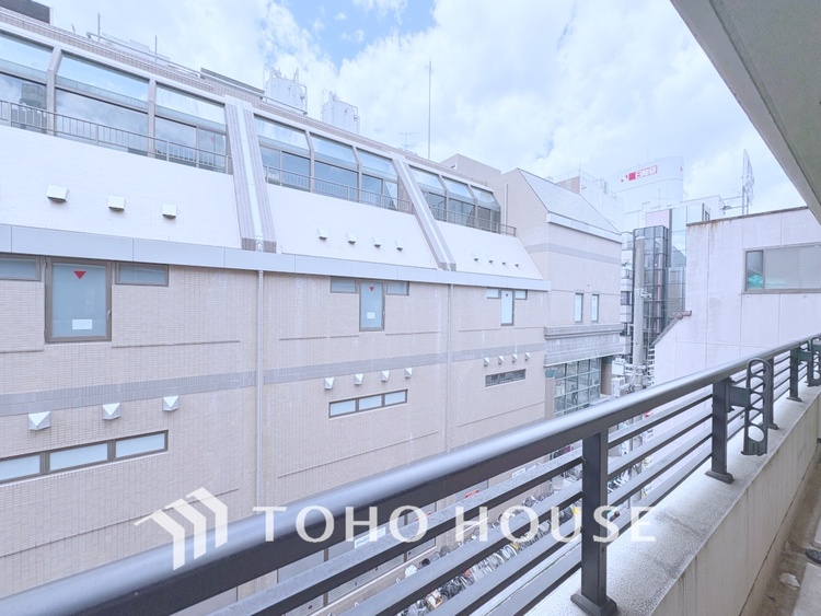 その他 【BALCONY】◆BLUE SKY◆自然の心地よさに包まれる。大開口の外に広がるのは爽やかな青空。