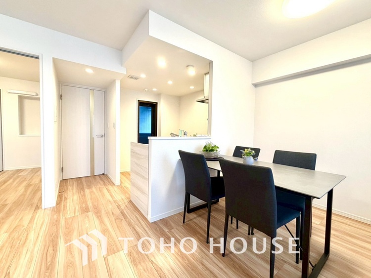 内装 【LIVING】◆眩い◆光が燦々と入り、家族の笑顔を照らす。「いつまでも続いて」と願う夢のような毎日がここにある。