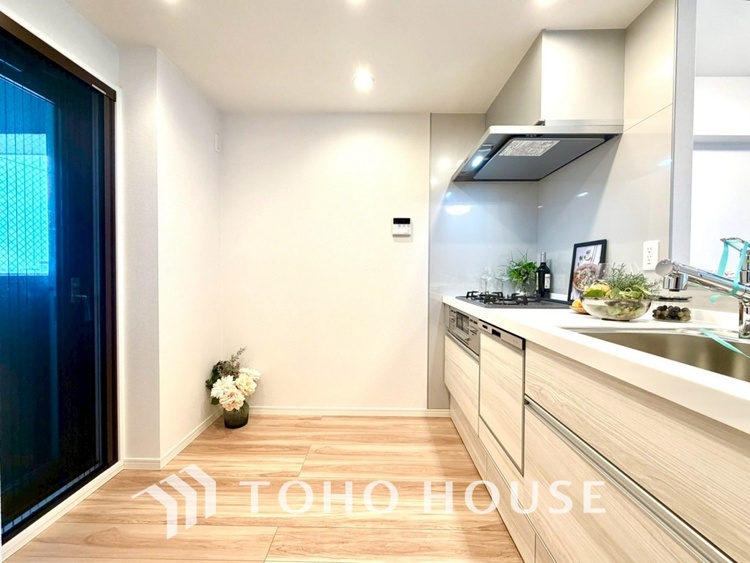 キッチン 【KITCHEN】◆ワクワク◆開放的で機能性も高いシステムキッチン。お子様は毎日のご飯にワクワク！