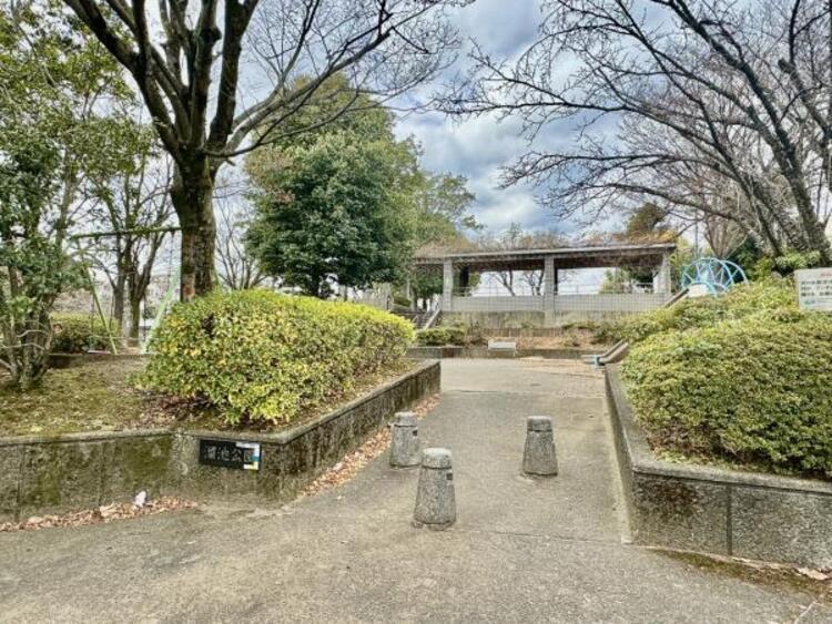 周辺 溜池公園迄180ｍ