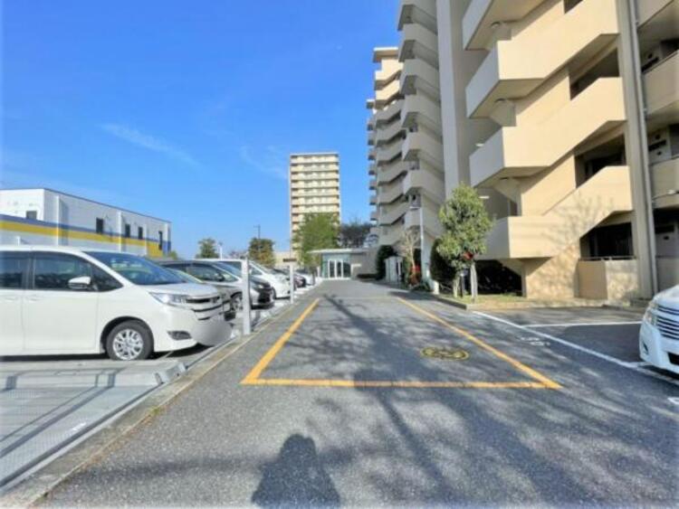 駐車場 駐車場があるため車通勤の方にも安心なマンションです。（空き状況は要確認）