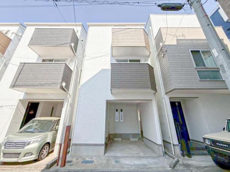 外観 家の良し悪しだけではなく周辺環境も重要なポイントとなります！ご案内時に周辺環境もご案内いたします！流行に左右されず将来にわたって価値が継続する佇まい！良好な住環境が保たれたエリアで新生活を過ごせます 