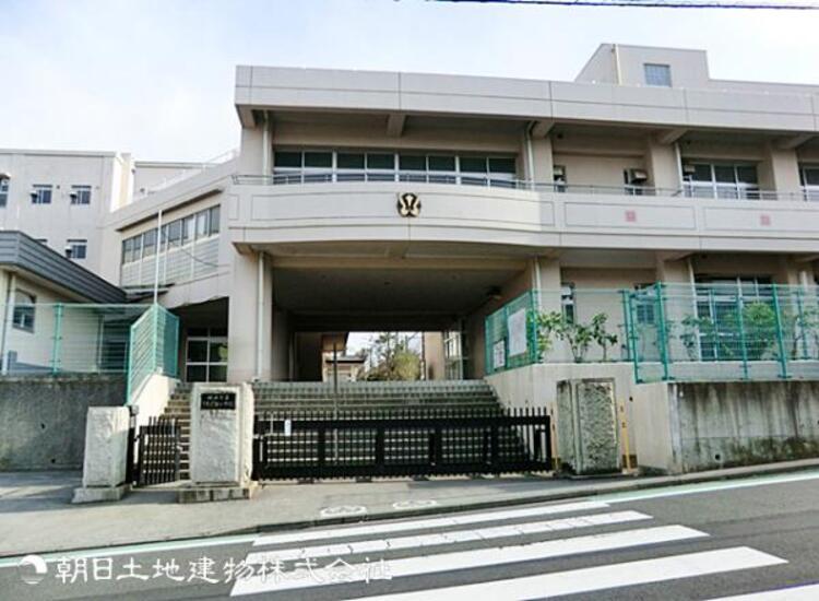 周辺 【さちが丘小学校】800ｍ　広い校庭と自然豊かな環境が魅力。地域との交流を大切にしており、落ち着いた環境の中で子どもたちが学べる学校です。 