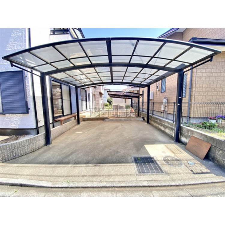 駐車場 カースペース３台駐車可能です。