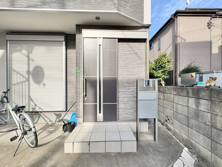 玄関 玄関を開ければ、そこは安らぎのご自宅。