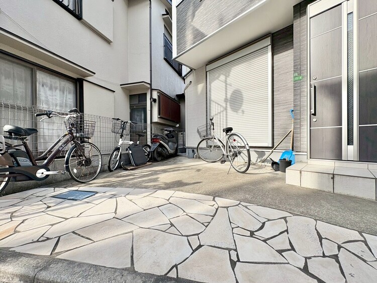 駐車場 本物件の駐車スペースです。車種制限のある場合もございますので、お気軽にお問い合わせくださいませ。