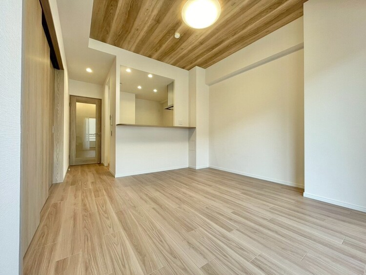 居間 飾り過ぎないシンプルな内装と偏り過ぎないデザインで統一しました。