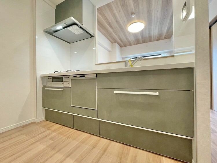 キッチン スマートな意匠と充実の機能を備えたキッチンが、暮らしにおいしい彩りを添えます。