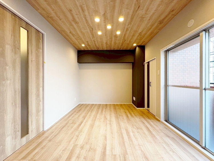 居間 居心地の良い空気感は、暮らしのステージを彩り、心からのやすらぎと満足感を与えてくれます。