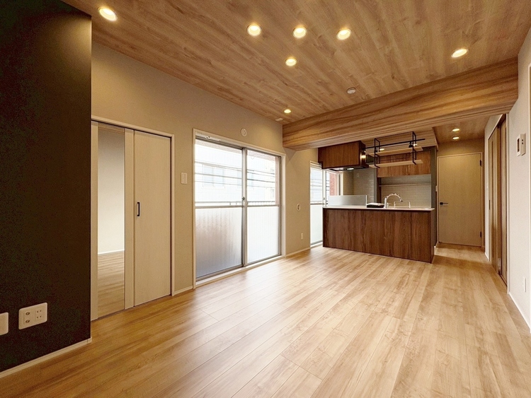 居間 快適に過ごす毎日を求めて、暮らしの中でご自身の「マイホーム」に創り上げてください。