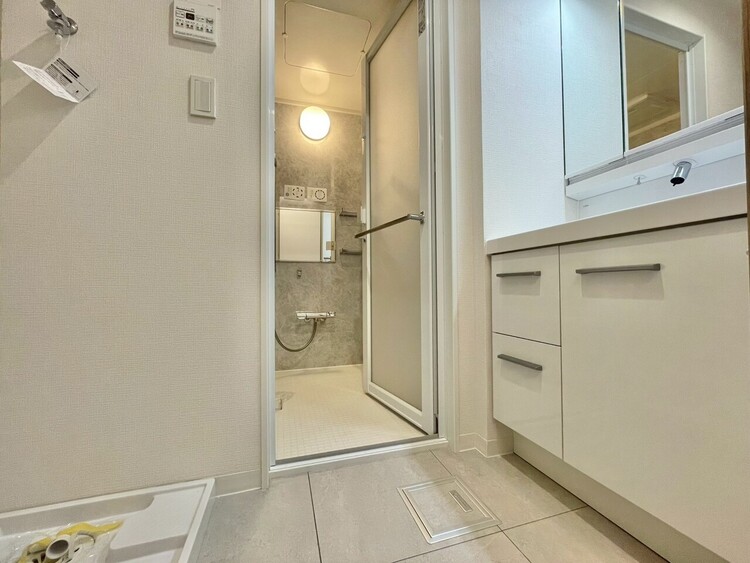 洗面 清潔感と心地よさを重視した、上質感漂うパウダールーム。