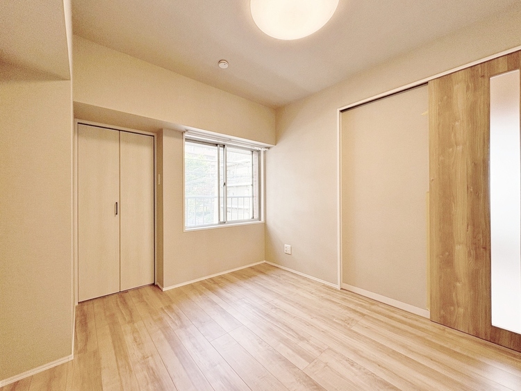 寝室 ベッドも十分に設置するスペースがあります。