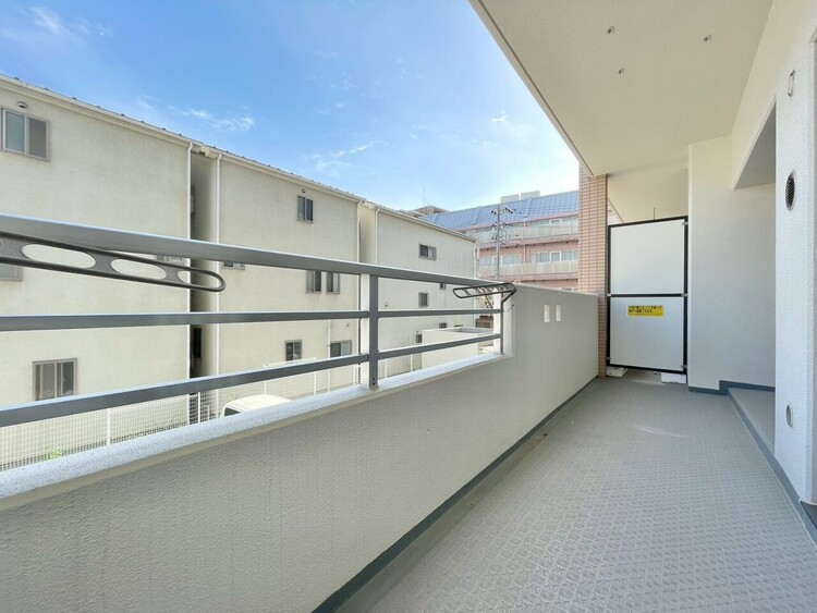 バルコニー 暮らしの中で、光と風を演出してくれるバルコニー。