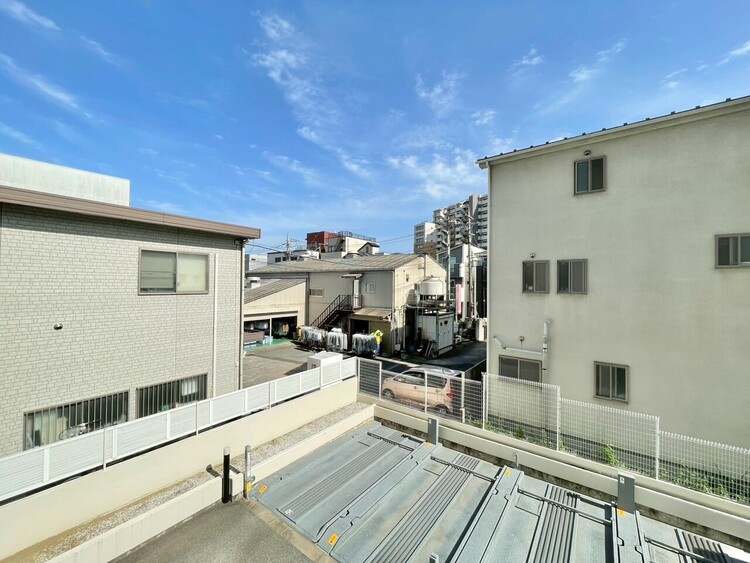 バルコニー 頬をなでる、優しい風を感じることが出来ます。