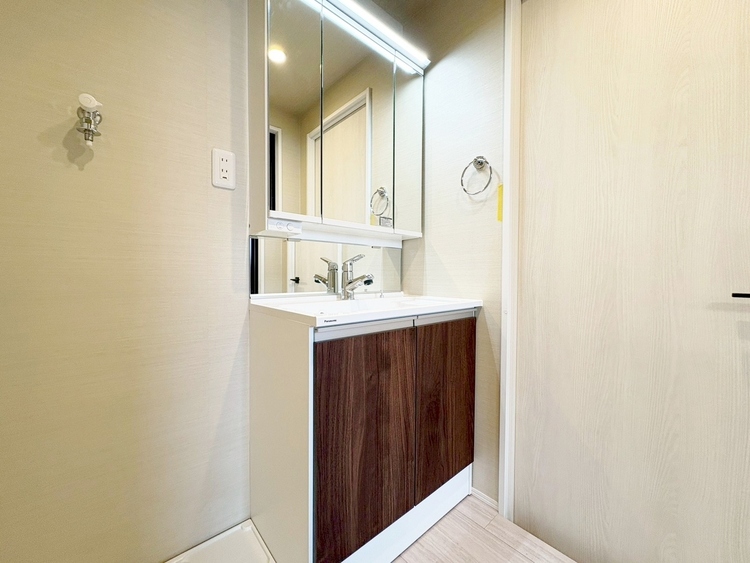 洗面 何かと物が増える場所だからこそ、スッキリと見映えの良い空間に。