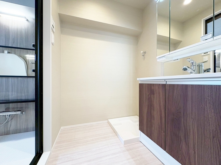 洗面 清潔感と心地よさを重視した、上質感漂うパウダールーム。
