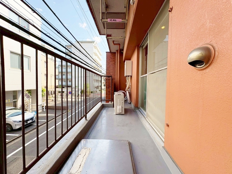 バルコニー 暮らしの中で、光と風を演出してくれるバルコニー。