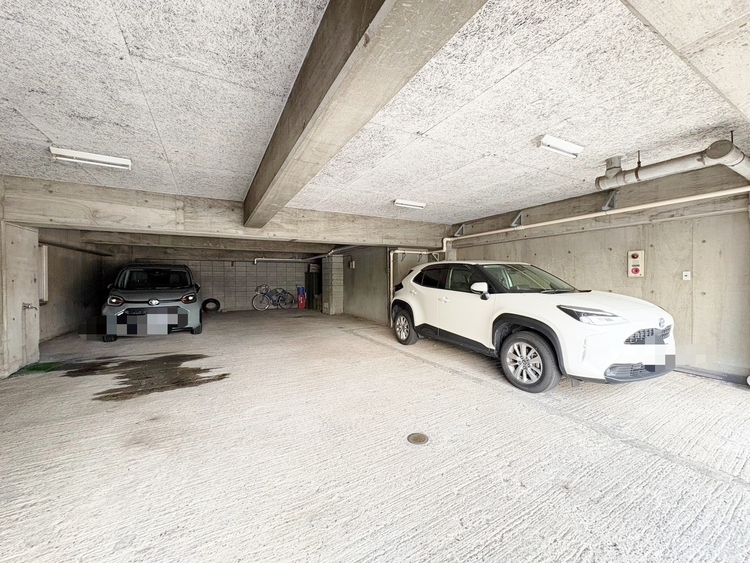 駐車場 本物件の駐車スペースです。車種制限のある場合もございますので、お気軽にお問い合わせくださいませ。