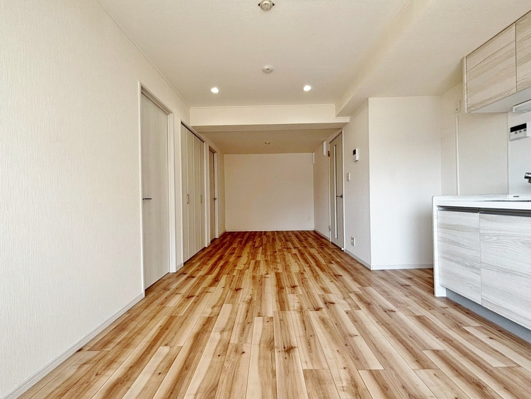 居間 忙しく過ぎゆく日常を置き去るほど、ゆったりした時間が流れるリビング。