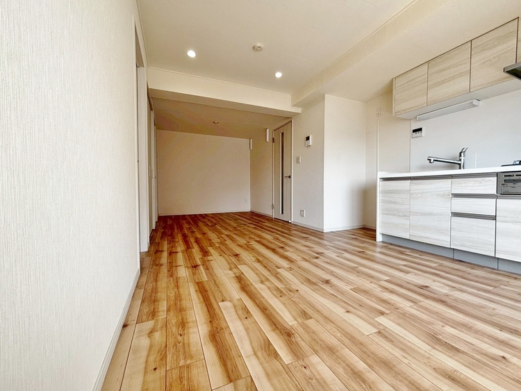 居間 居心地の良い空気感は、暮らしのステージを彩り、心からのやすらぎと満足感を与えてくれます。