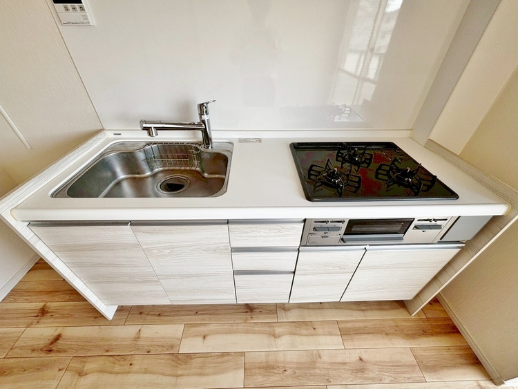 キッチン スマートな意匠と充実の機能を備えたキッチンが、暮らしにおいしい彩りを添えます。