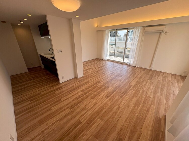 居間 快適に過ごす毎日を求めて、暮らしの中でご自身の「マイホーム」に創り上げてください。