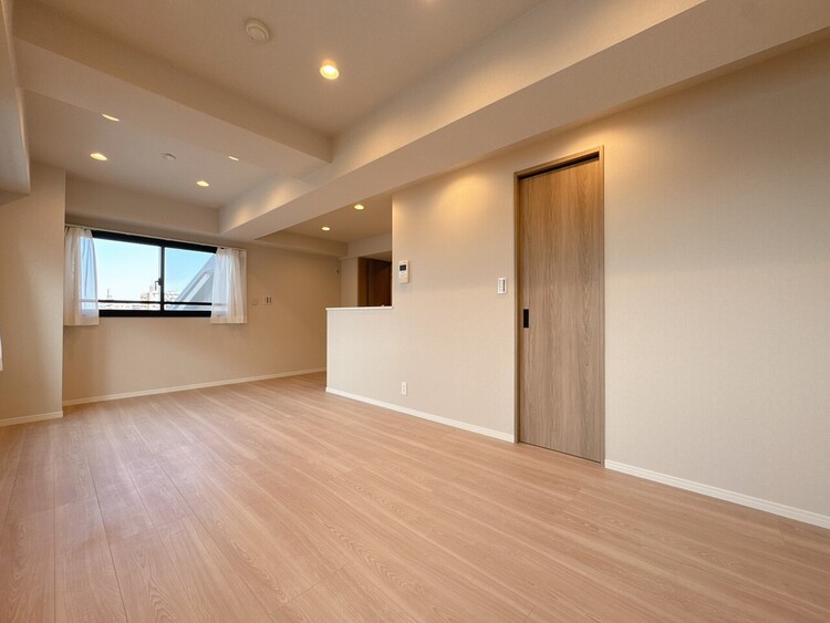 居間 忙しく過ぎゆく日常を置き去るほど、ゆったりした時間が流れるリビング。