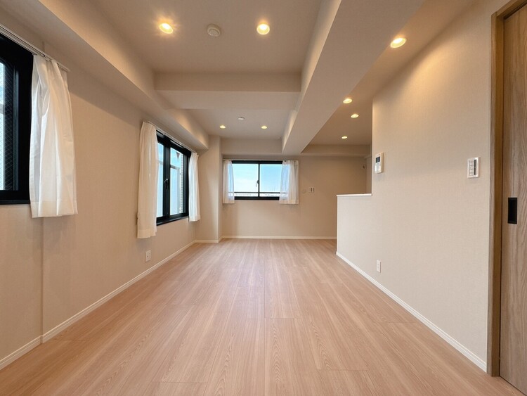 居間 居心地の良い空気感は、暮らしのステージを彩り、心からのやすらぎと満足感を与えてくれます。