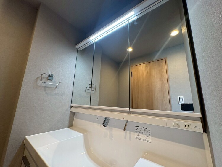 洗面 何かと物が増える場所だからこそ、スッキリと見映えの良い空間に。