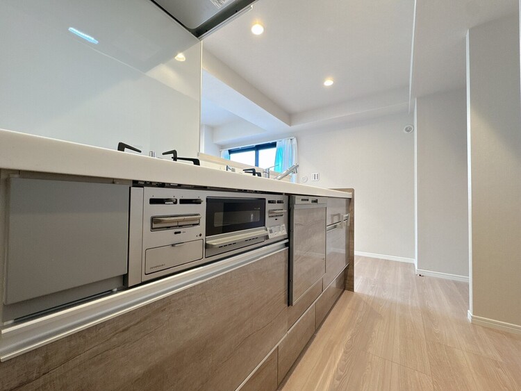 キッチン スマートな意匠と充実の機能を備えたキッチンが、暮らしにおいしい彩りを添えます。