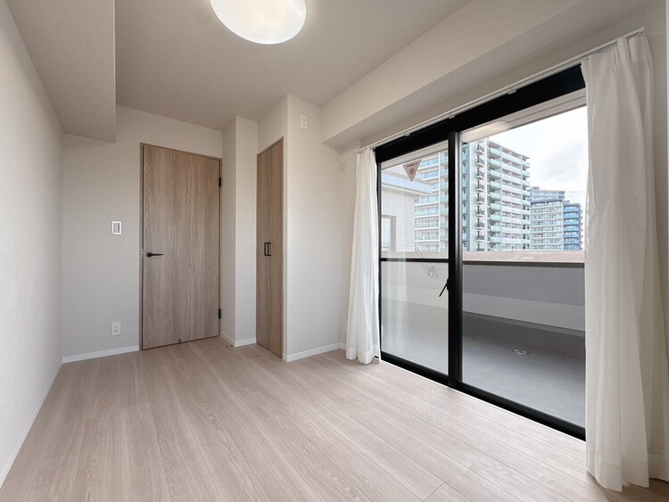 寝室 ベッドも十分に設置するスペースがあります。